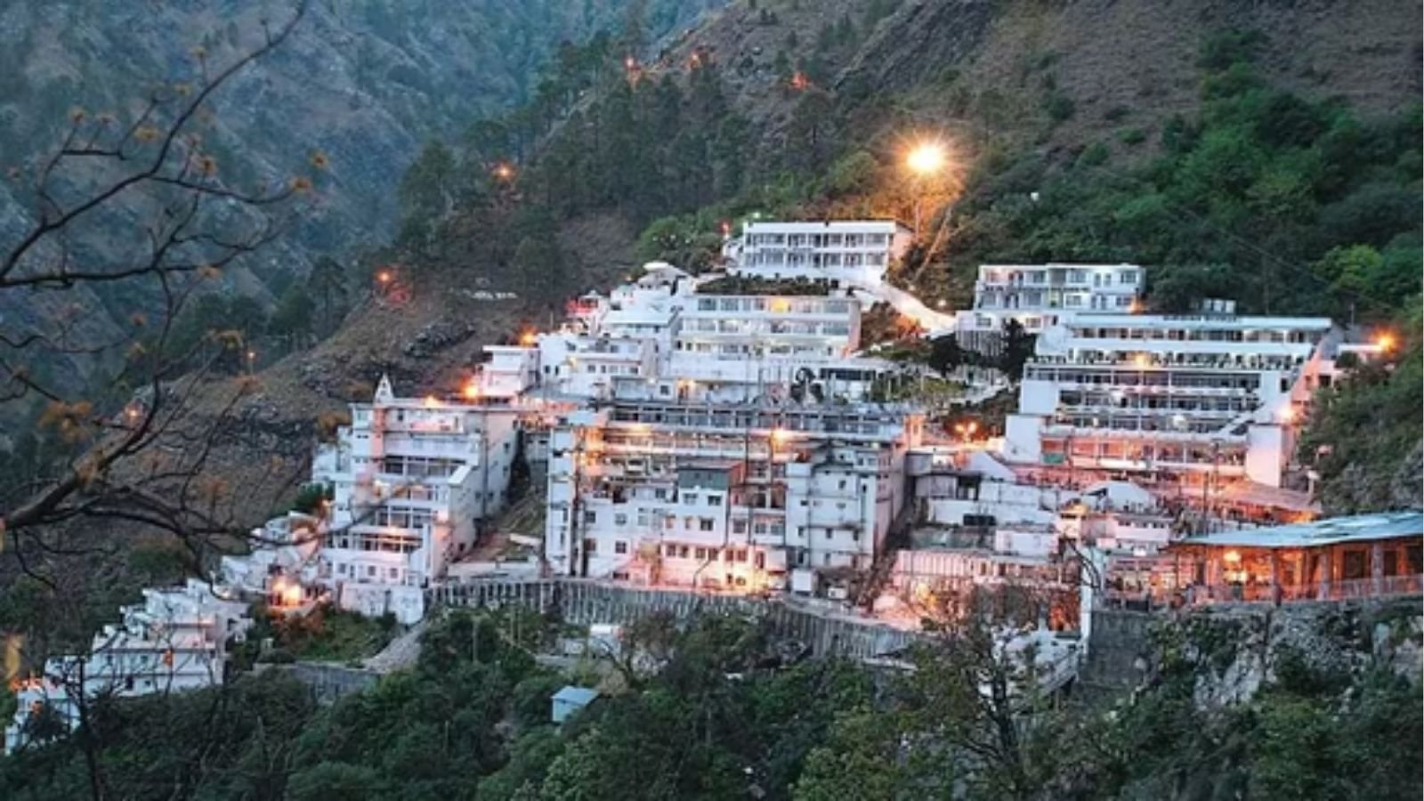 Mata Vaishno Devi Yatra, New Year Rush 2026, Katra News, Vaishno Devi Registration Closed, Shrine Board Update, Jammu Kashmir Tourism, Pilgrimage Safety.