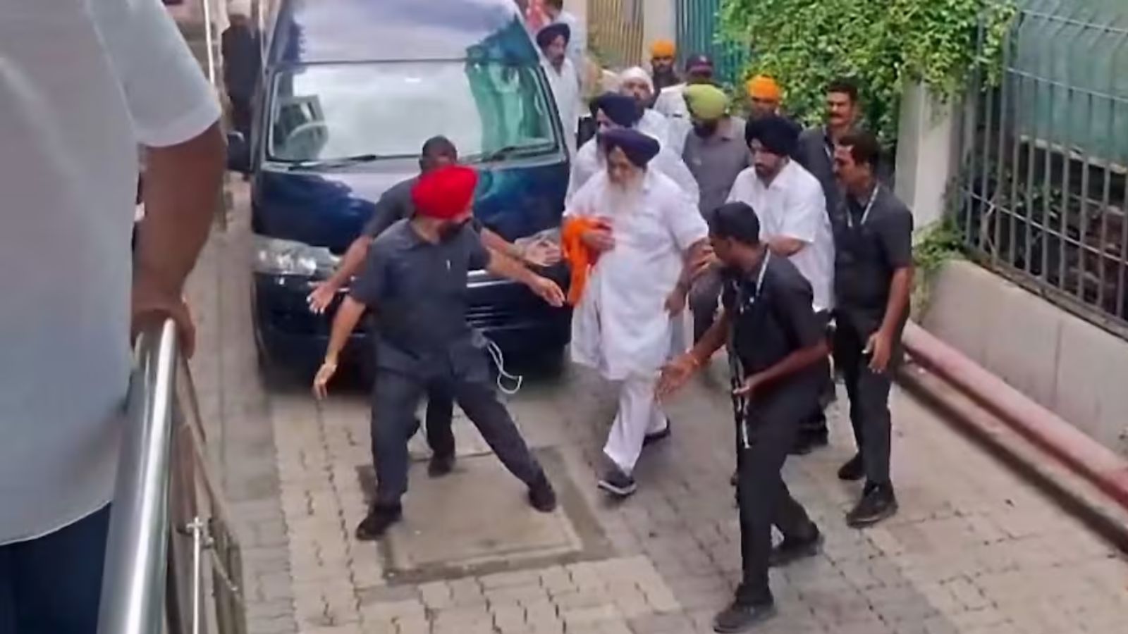 सुखबीर बादल हमले पर बड़ा खुलासा, छाती पर वार करने आया था निहंग